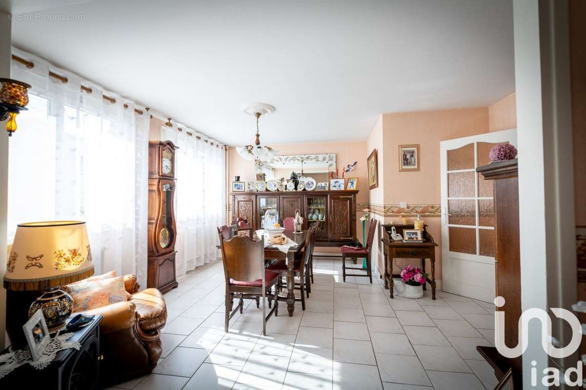 Photo 3 - Appartement à FLEURY-LES-AUBRAIS