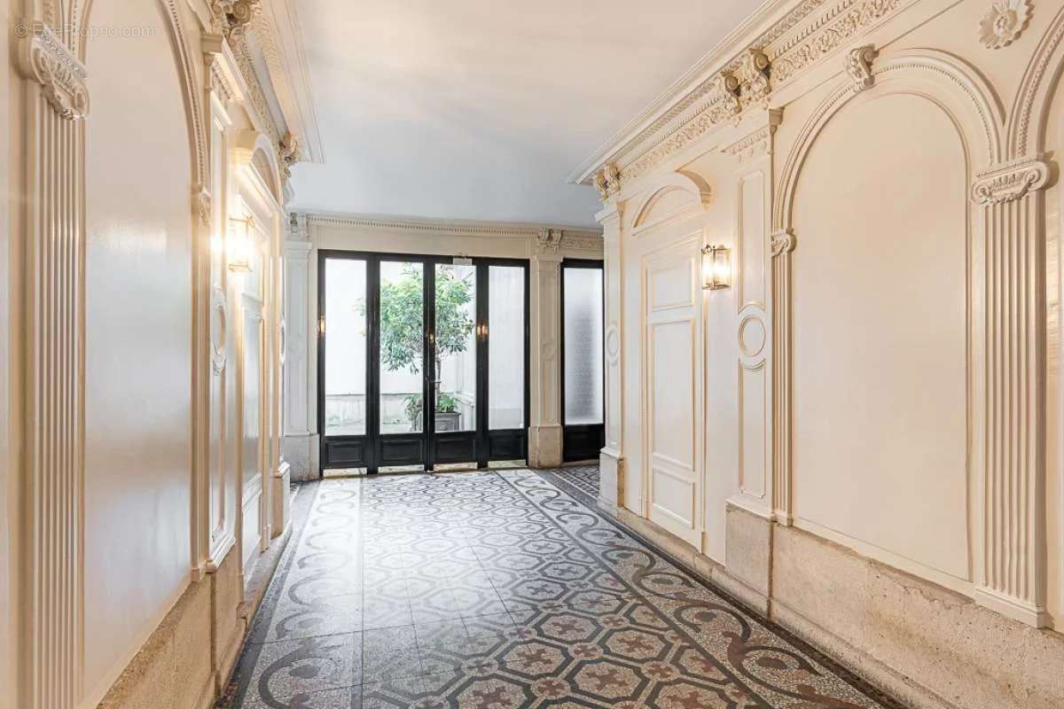 Appartement a louer paris-8e-arrondissement - 6 pièce(s) - 151 m2 - Surfyn