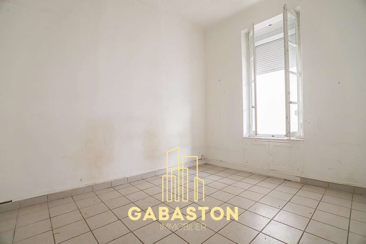 Appartement à MARSEILLE-1E