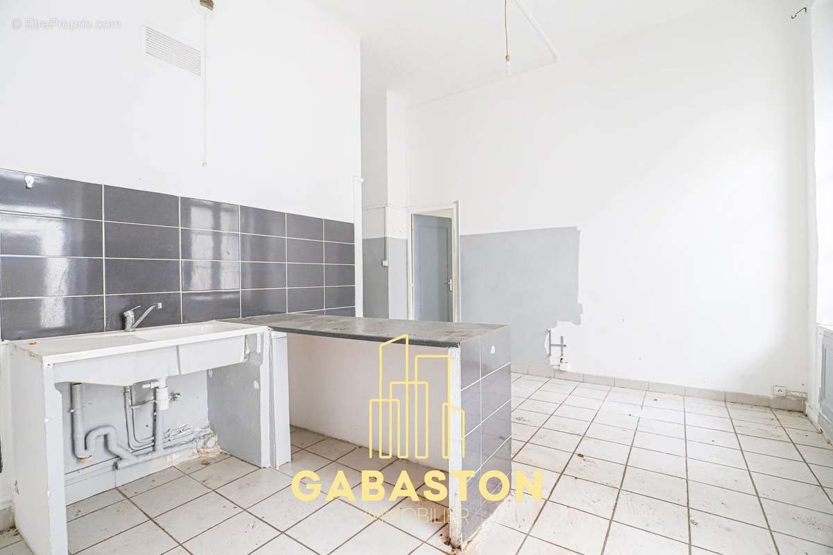 Appartement à MARSEILLE-1E