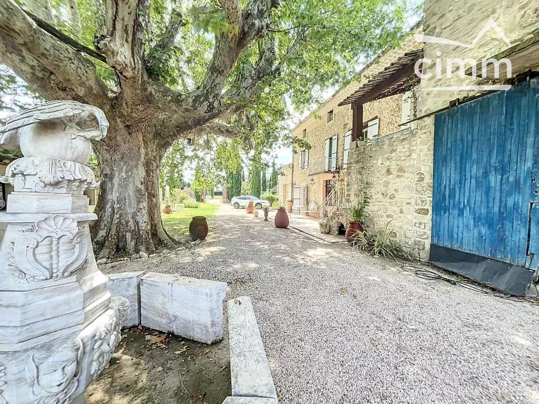 Maison à PERNES-LES-FONTAINES