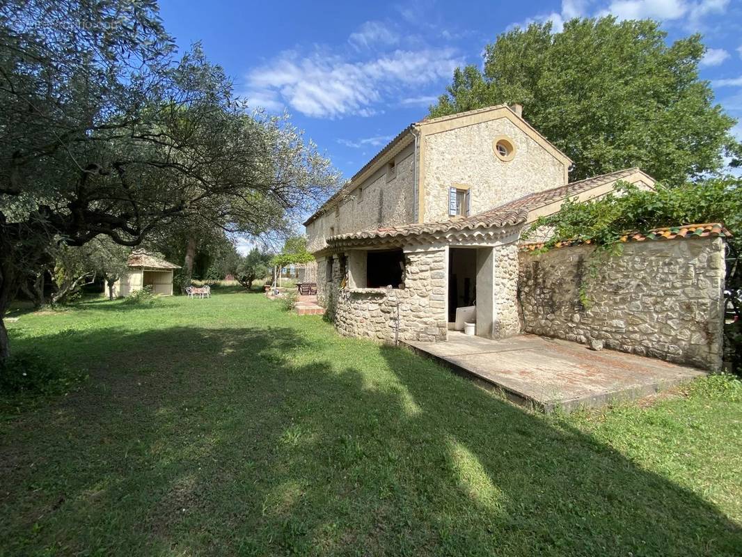 Maison à PERNES-LES-FONTAINES