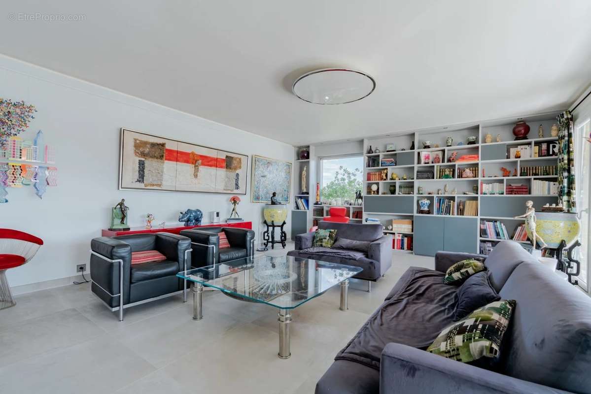 Appartement à NEUILLY-SUR-SEINE