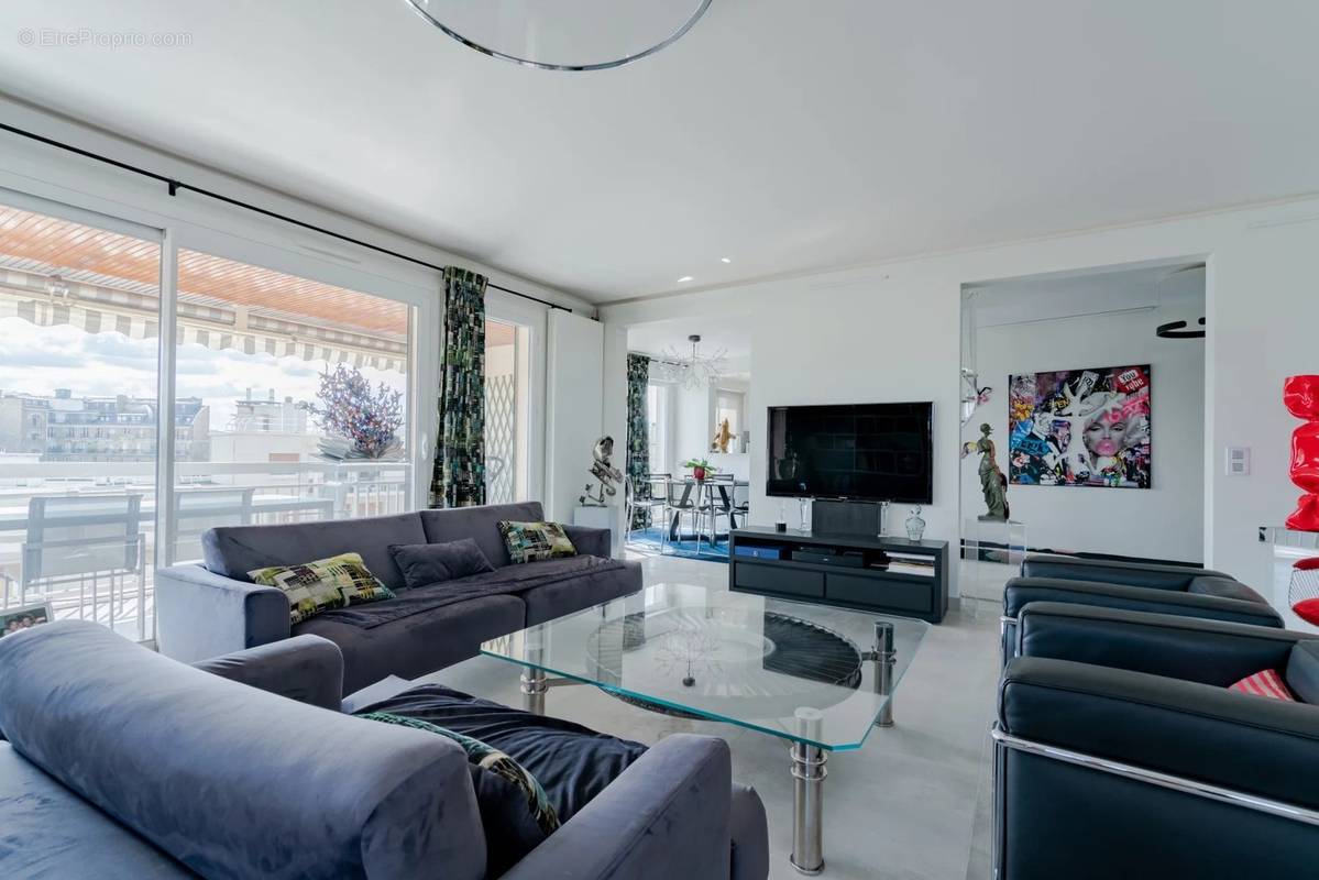 Appartement à NEUILLY-SUR-SEINE