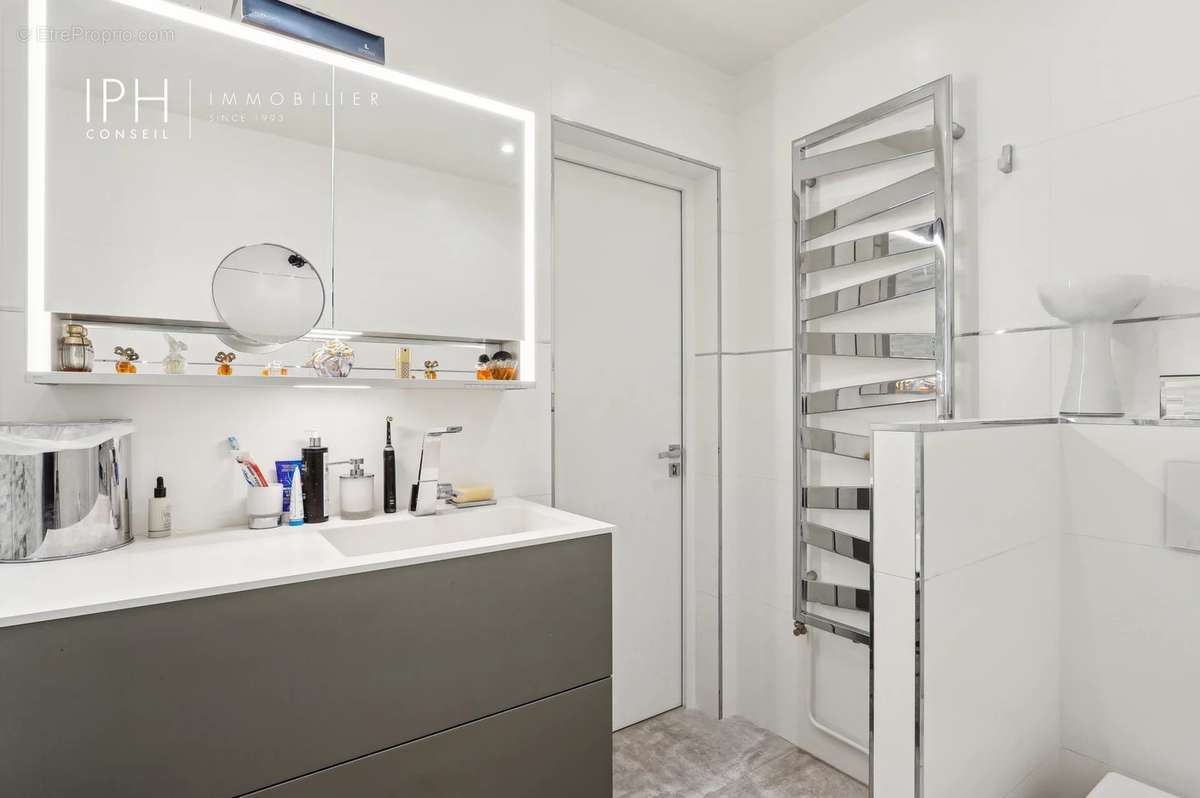 Appartement à NEUILLY-SUR-SEINE