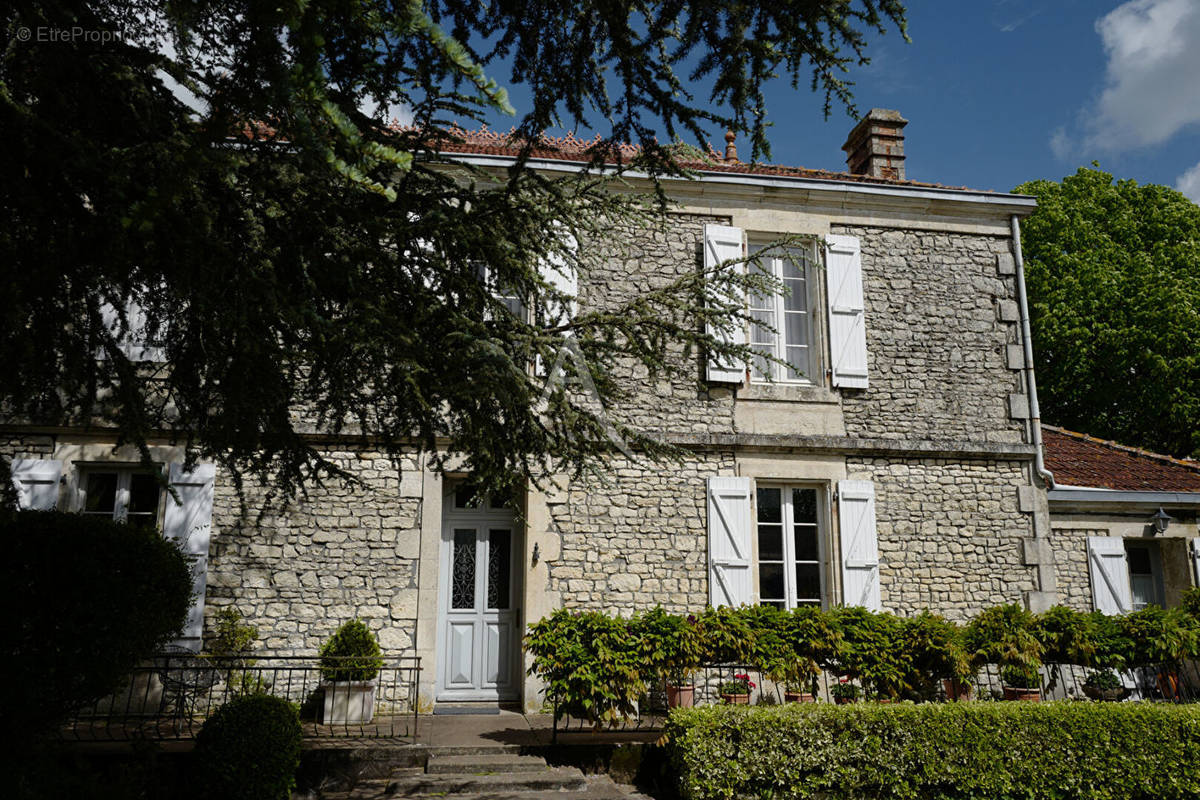 Maison à CURZON