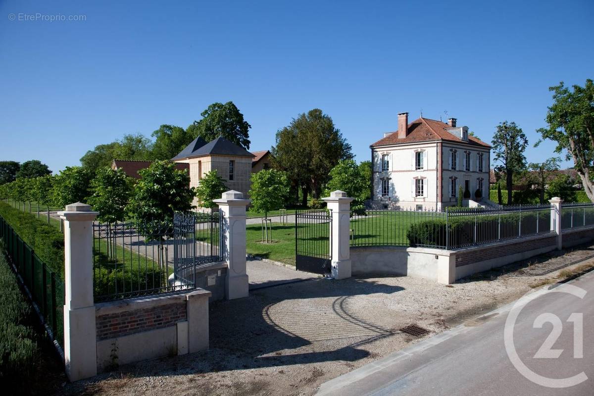 Maison à LAINES-AUX-BOIS