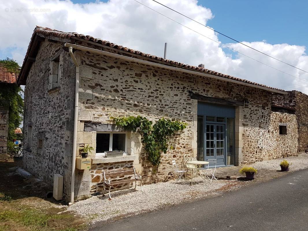 Maison à CHERVES-CHATELARS