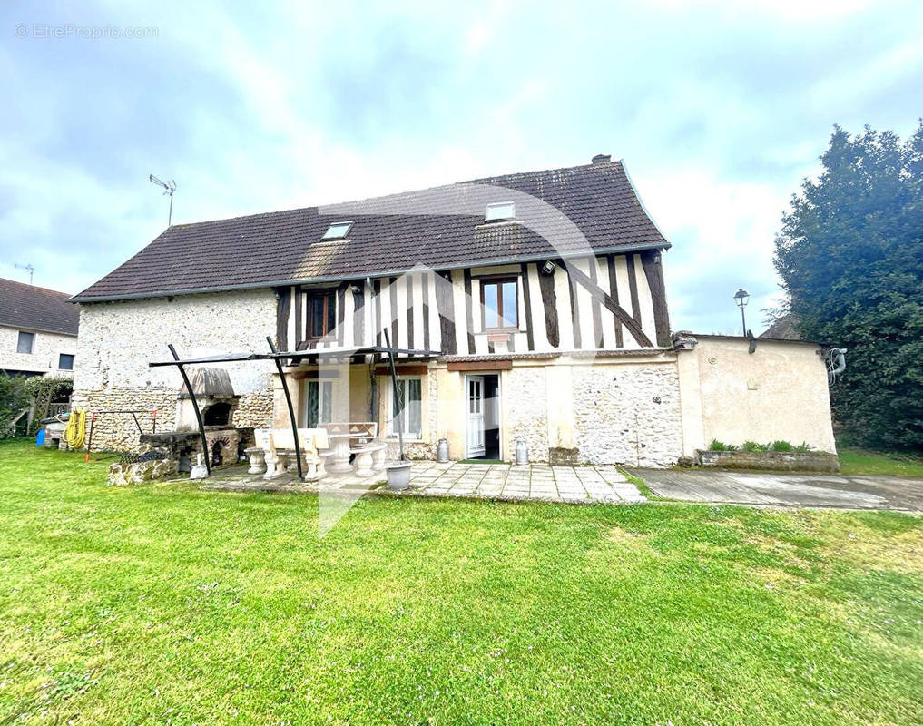 Maison à MENILLES