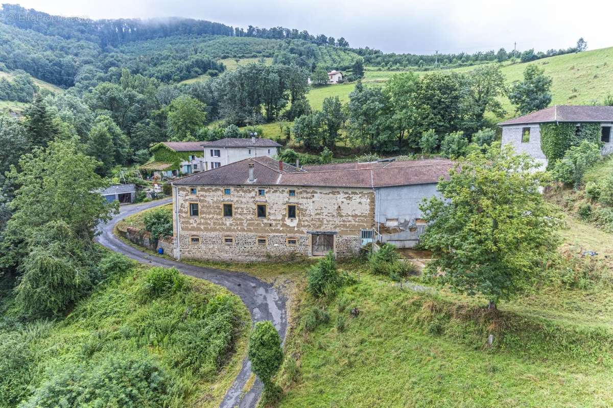 Maison à COURZIEU