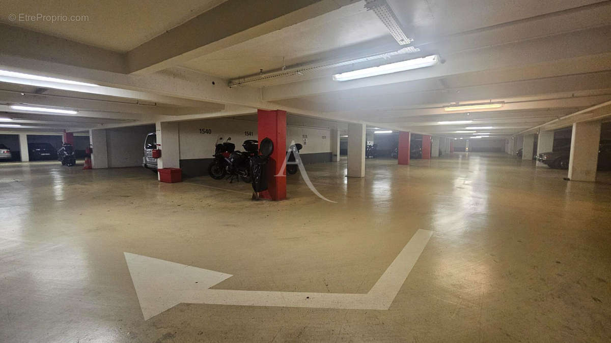 Parking à PARIS-10E