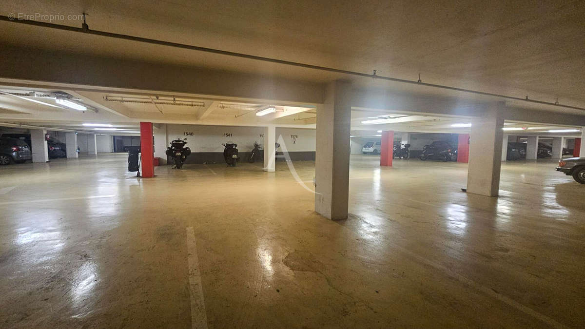 Parking à PARIS-10E