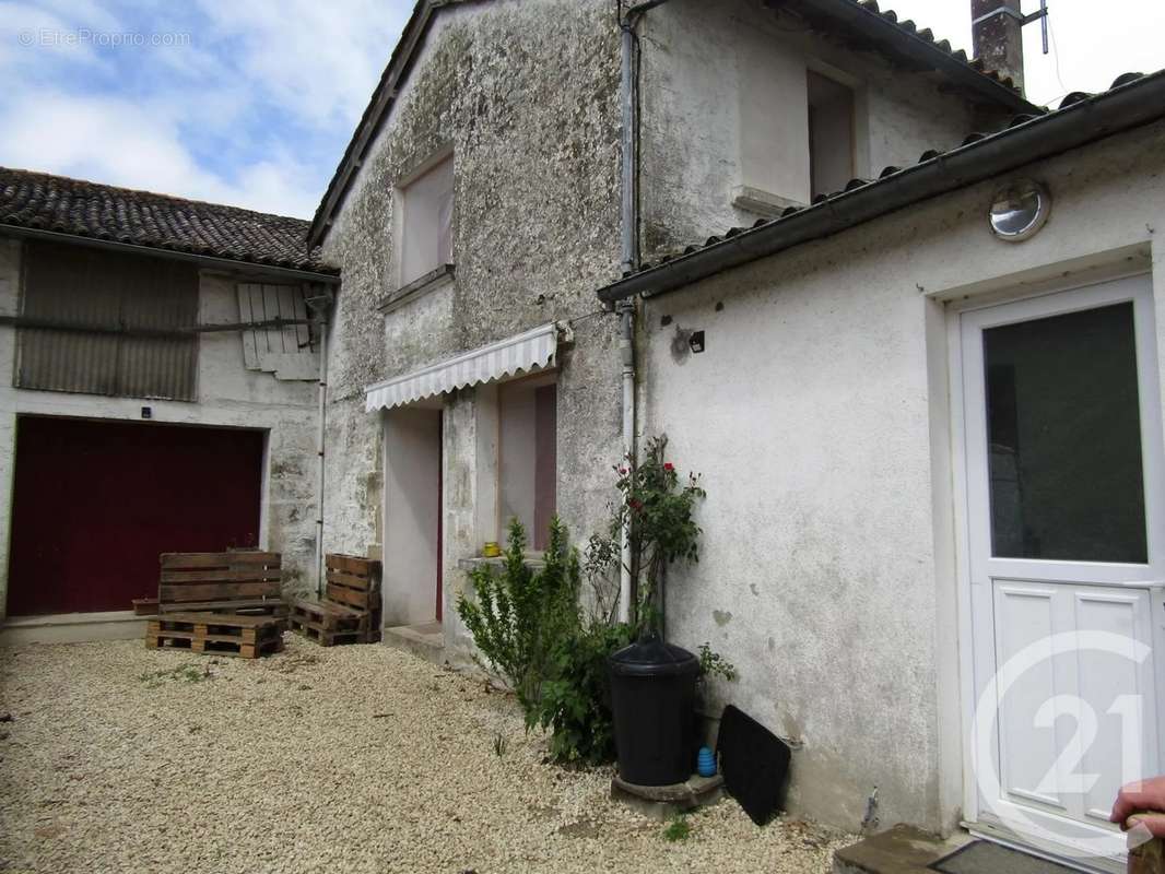 Maison à CHEF-BOUTONNE