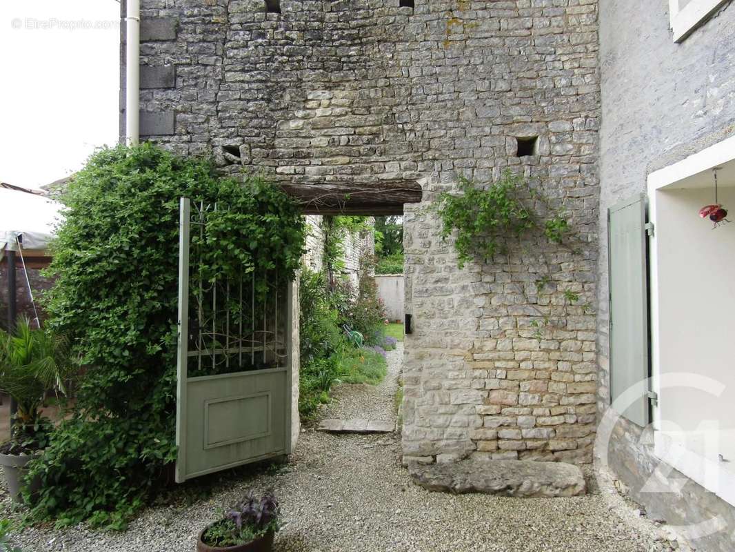 Maison à AUBIGNE