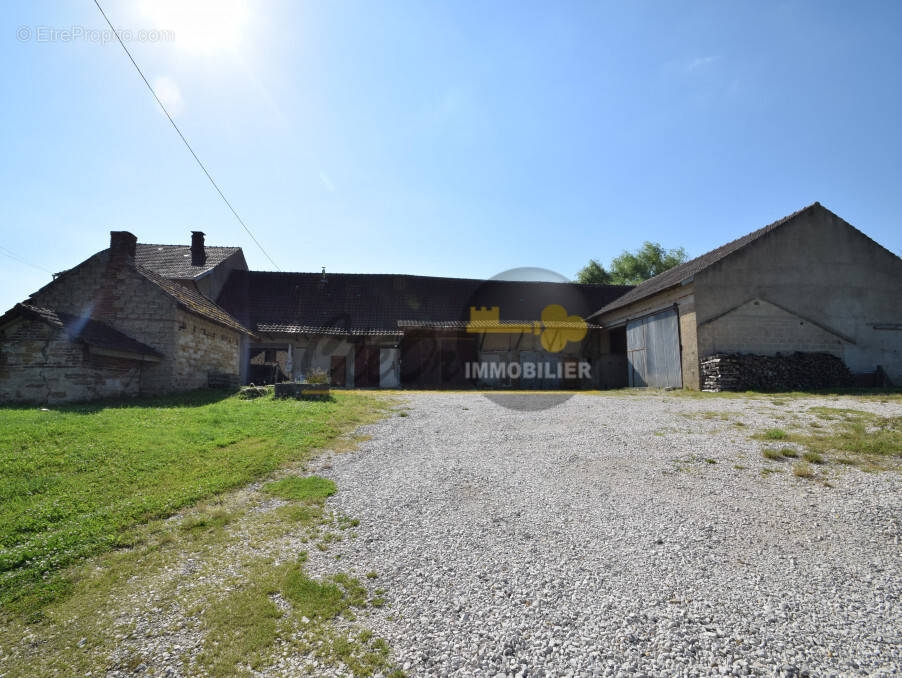 Maison à MOUTHIER-EN-BRESSE