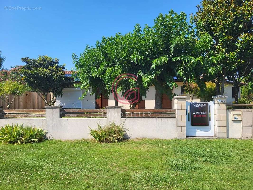 Maison à SAINTE-EULALIE-EN-BORN