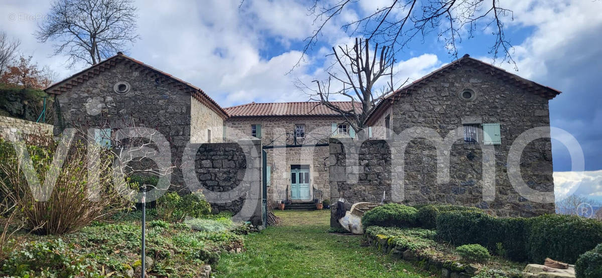 Maison à SAINT-SAUVEUR-DE-MONTAGUT