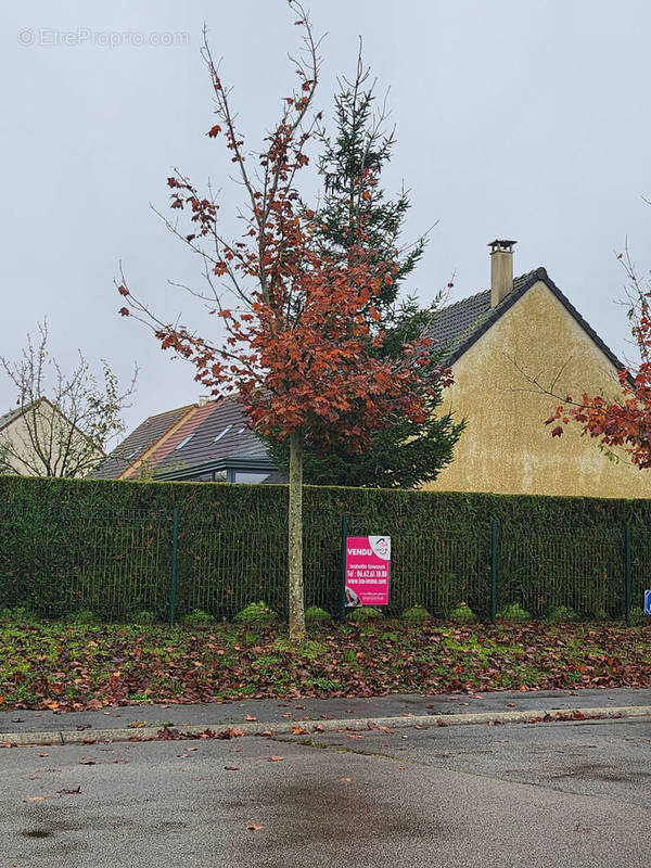 Maison à CREVECOEUR-LE-GRAND