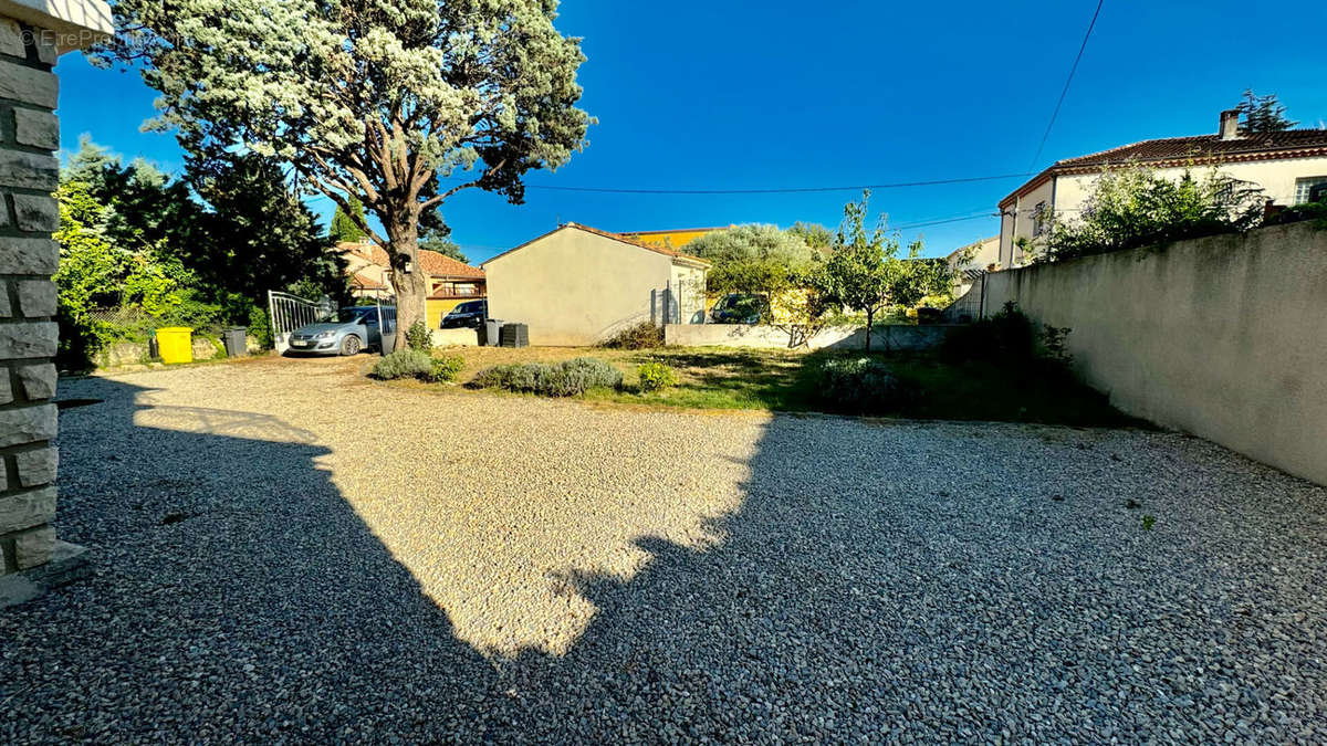 Appartement à ENTRAIGUES-SUR-LA-SORGUE