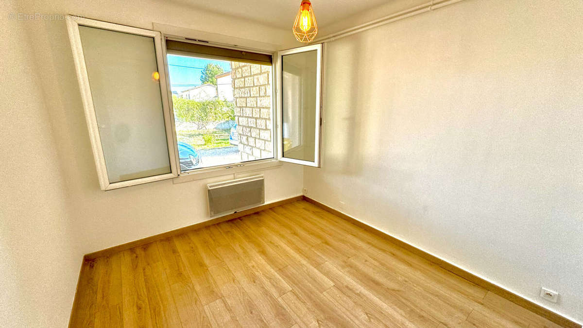 Appartement à ENTRAIGUES-SUR-LA-SORGUE