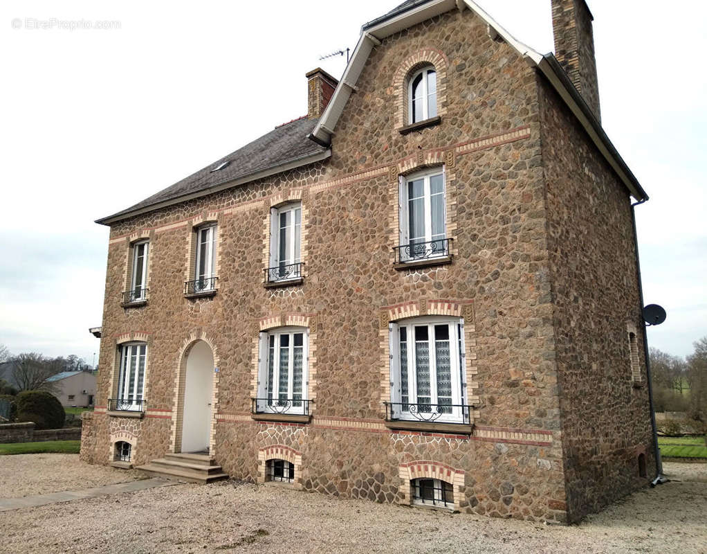 Maison à COMBOURG