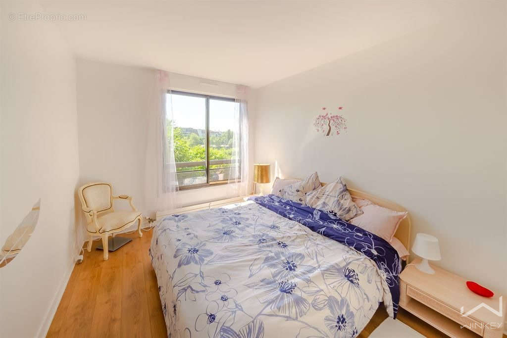 Appartement à COURBEVOIE