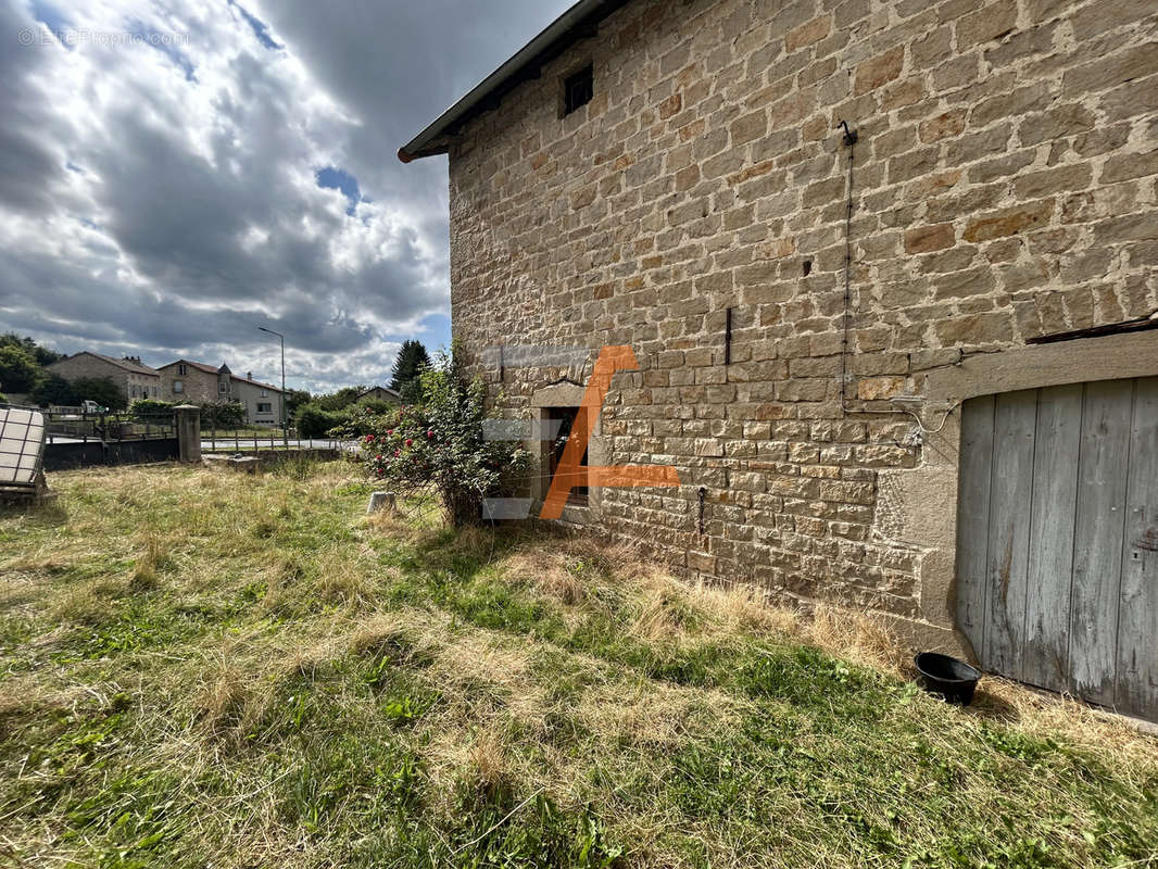 Maison à SAINT-JULIEN-CHAPTEUIL