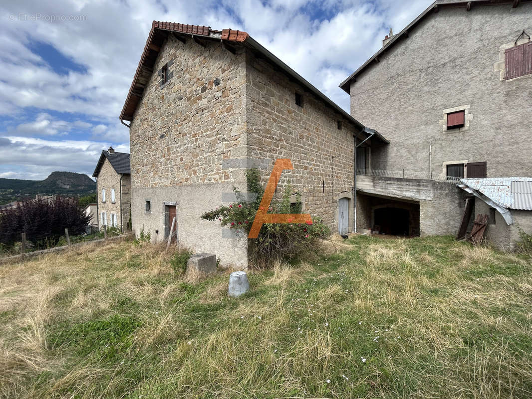 Maison à SAINT-JULIEN-CHAPTEUIL