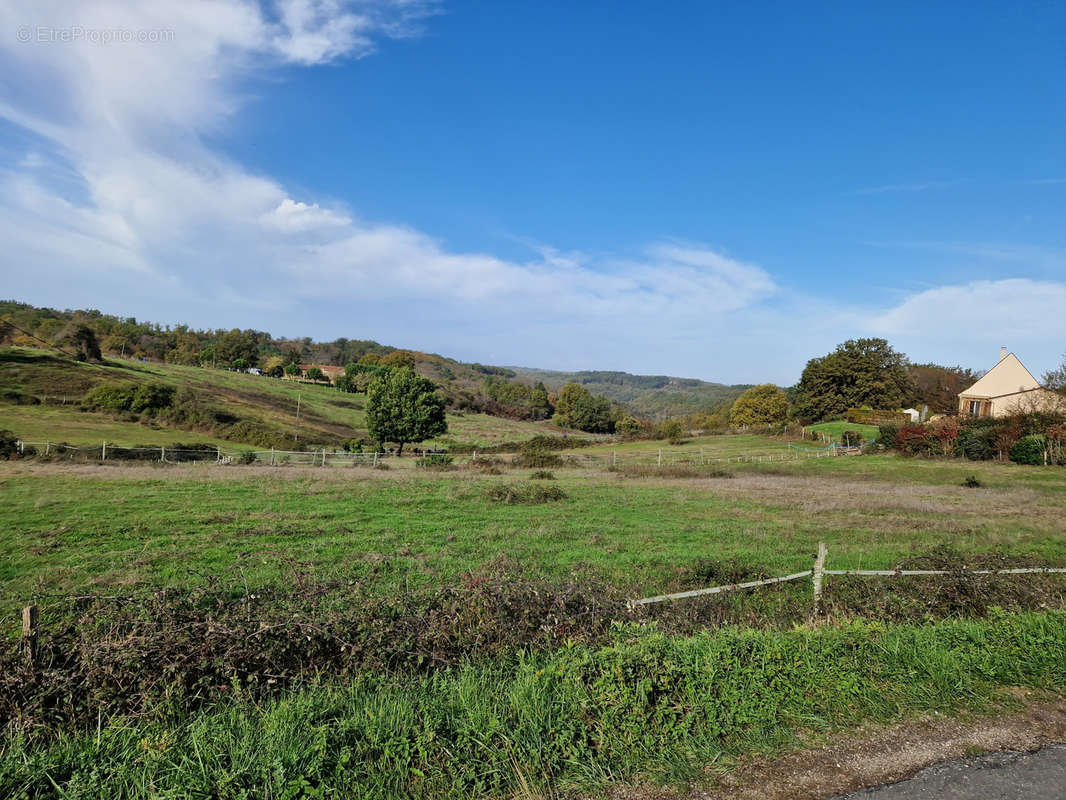 Terrain à SAINT-CYPRIEN