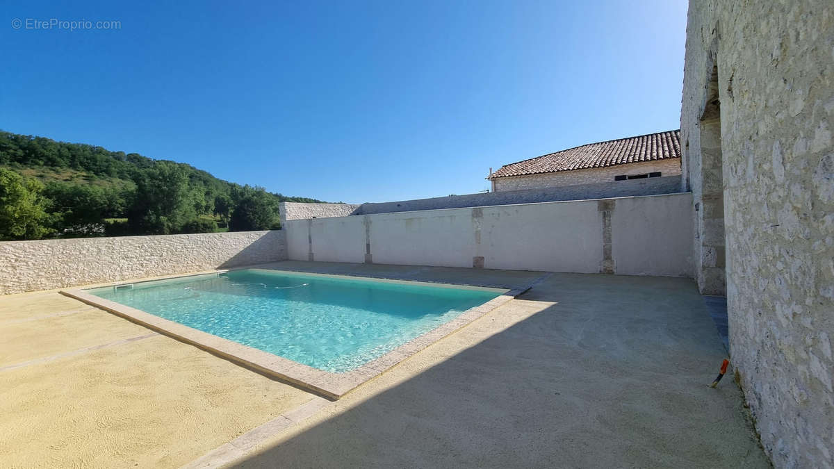 Maison à MONTAIGU-DE-QUERCY