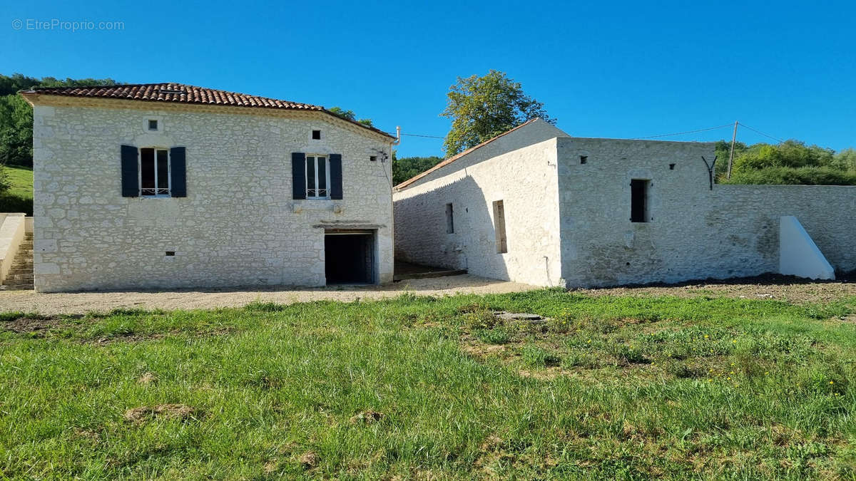 Maison à MONTAIGU-DE-QUERCY