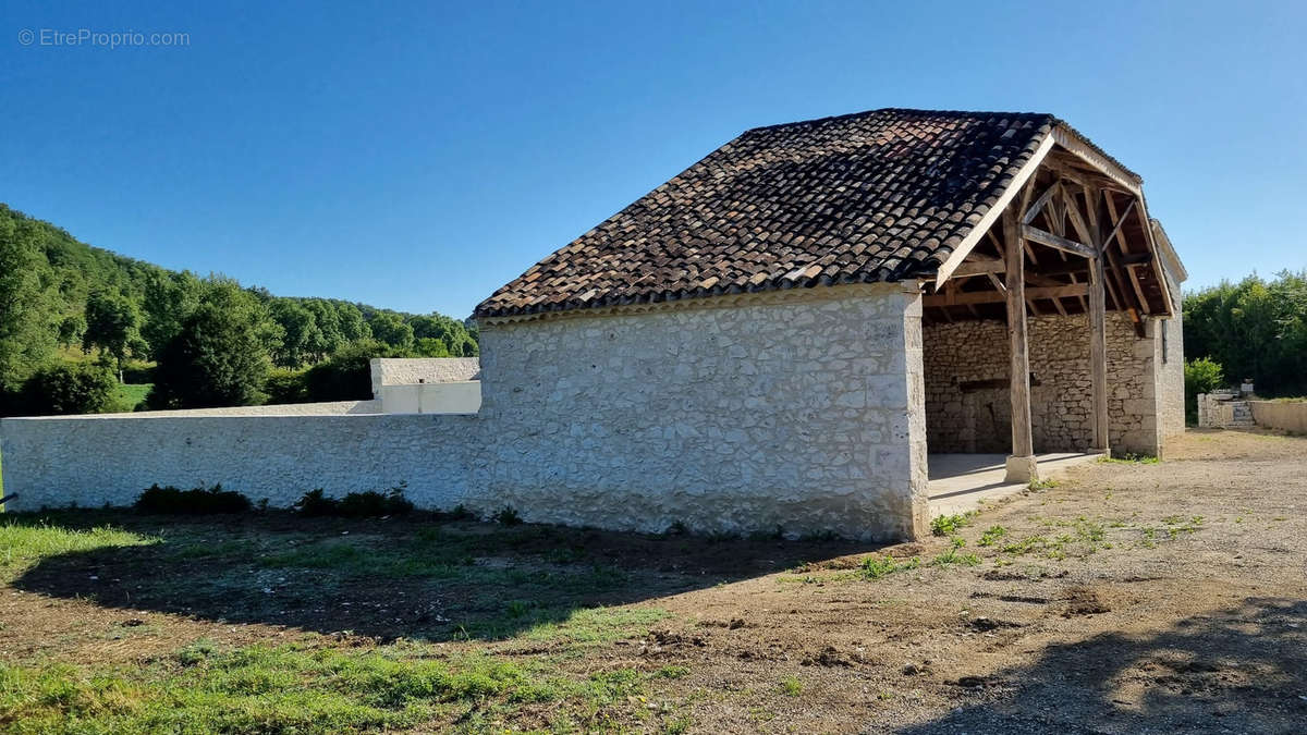 Maison à MONTAIGU-DE-QUERCY