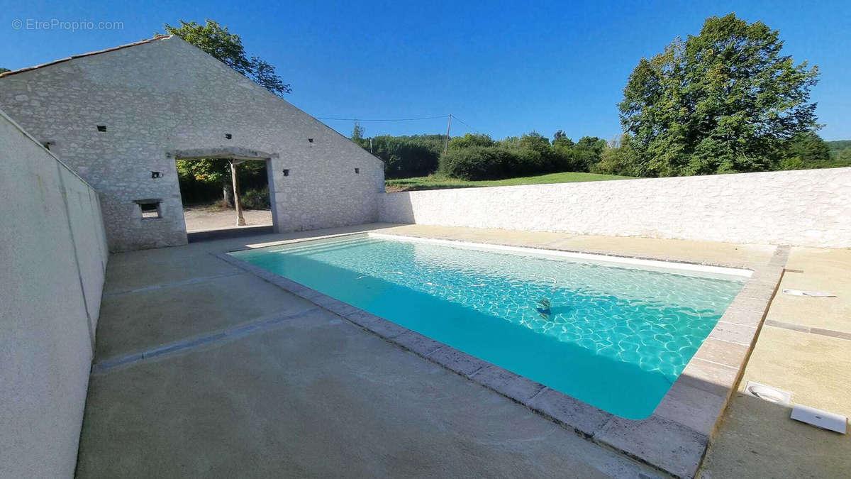 Maison à MONTAIGU-DE-QUERCY