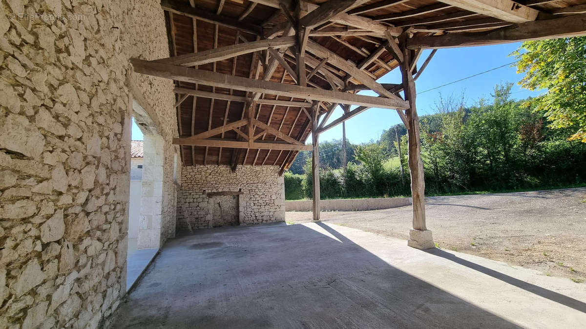 Maison à MONTAIGU-DE-QUERCY