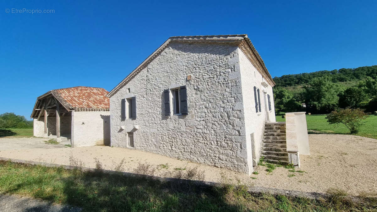 Maison à MONTAIGU-DE-QUERCY