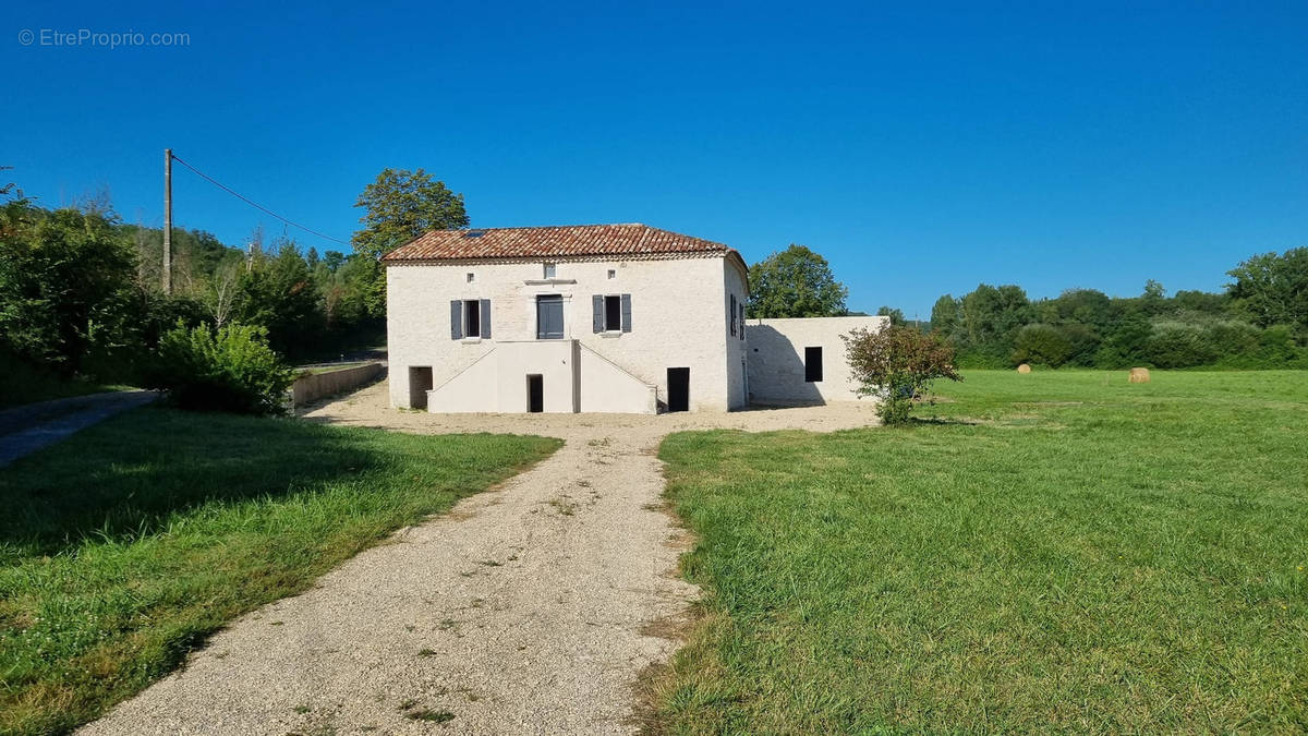 Maison à MONTAIGU-DE-QUERCY