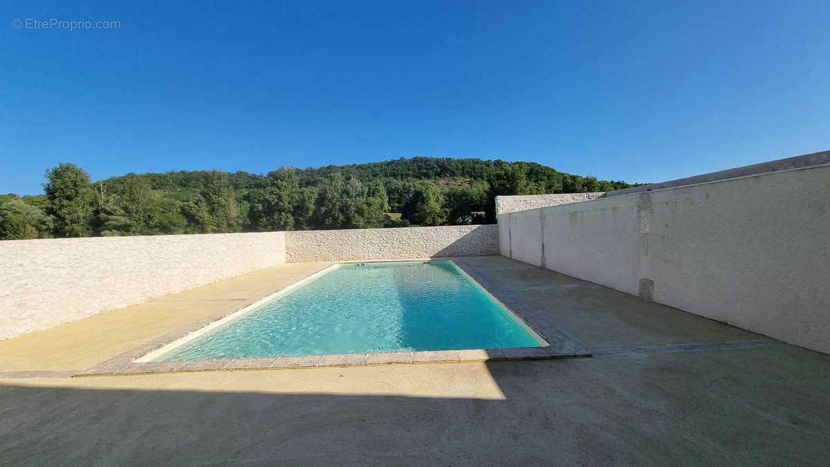 Maison à MONTAIGU-DE-QUERCY