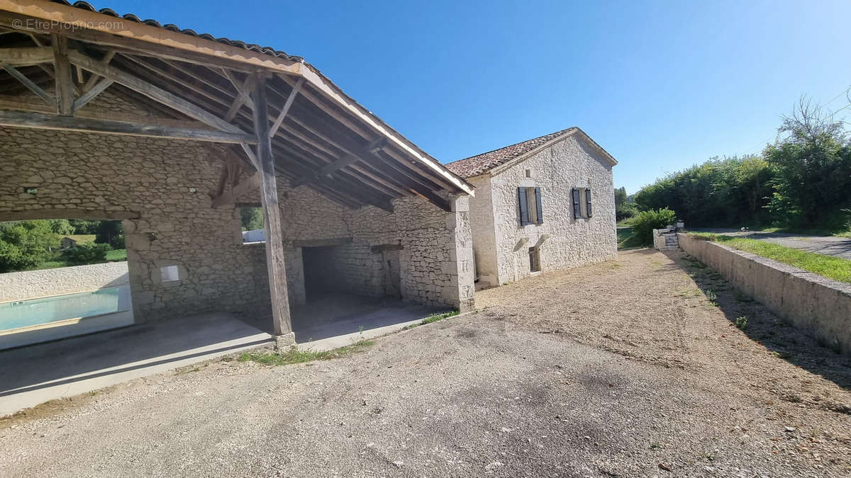 Maison à MONTAIGU-DE-QUERCY