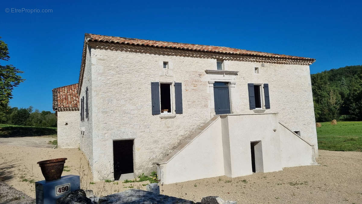 Maison à MONTAIGU-DE-QUERCY