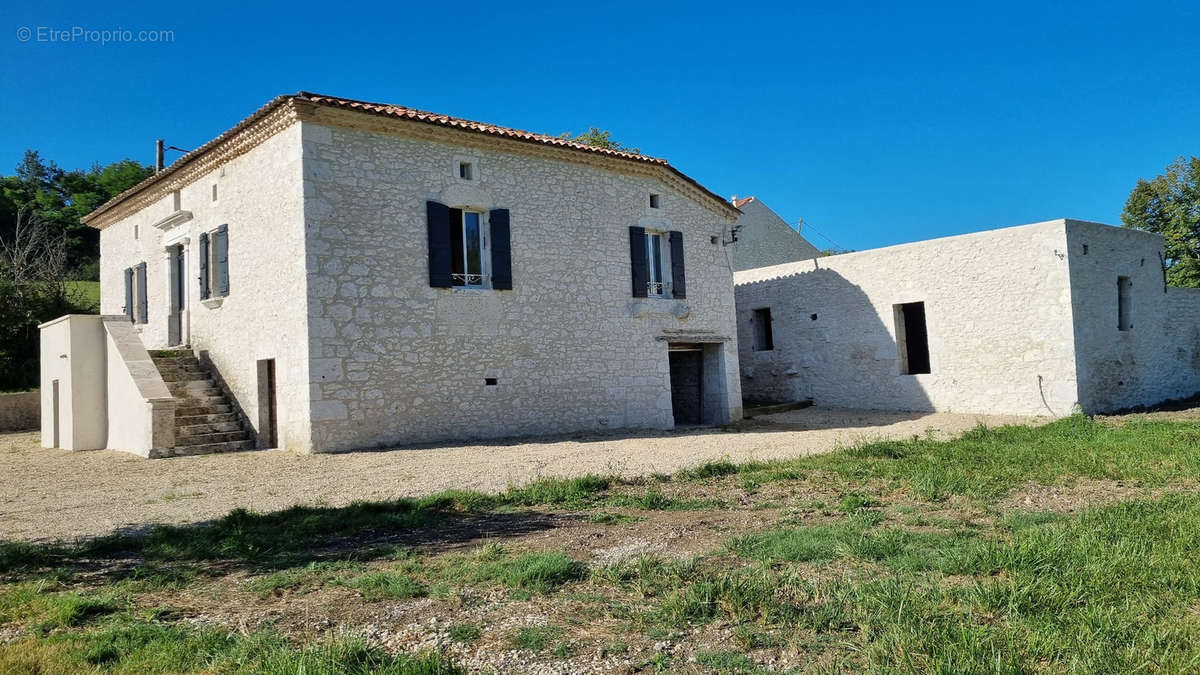 Maison à MONTAIGU-DE-QUERCY