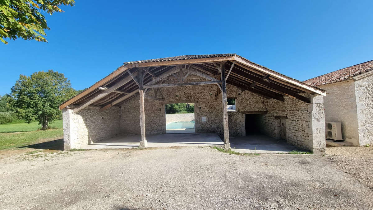 Maison à MONTAIGU-DE-QUERCY