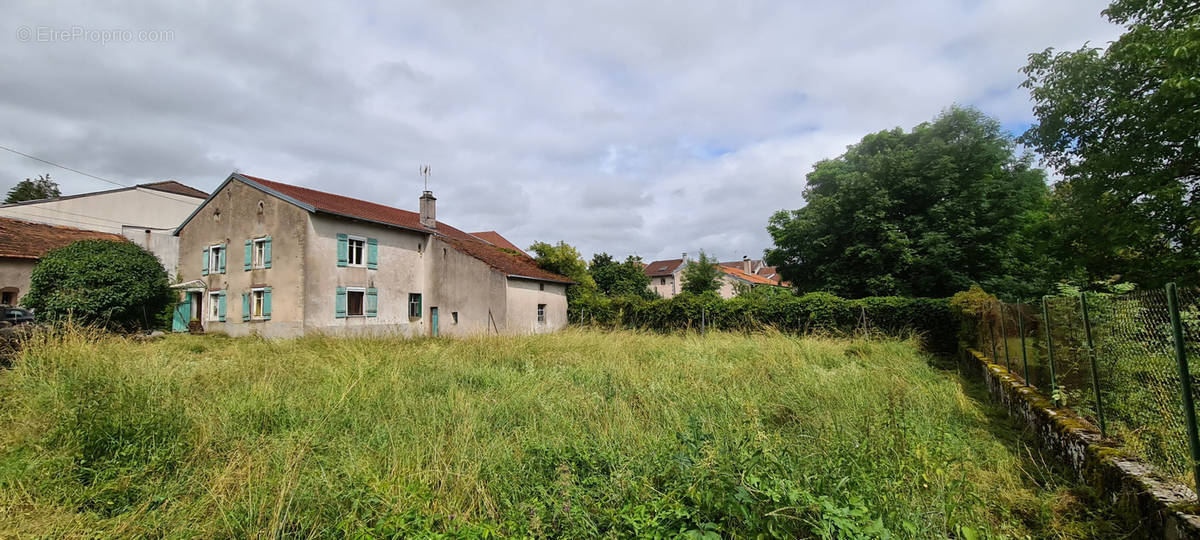 Maison à DOMPAIRE