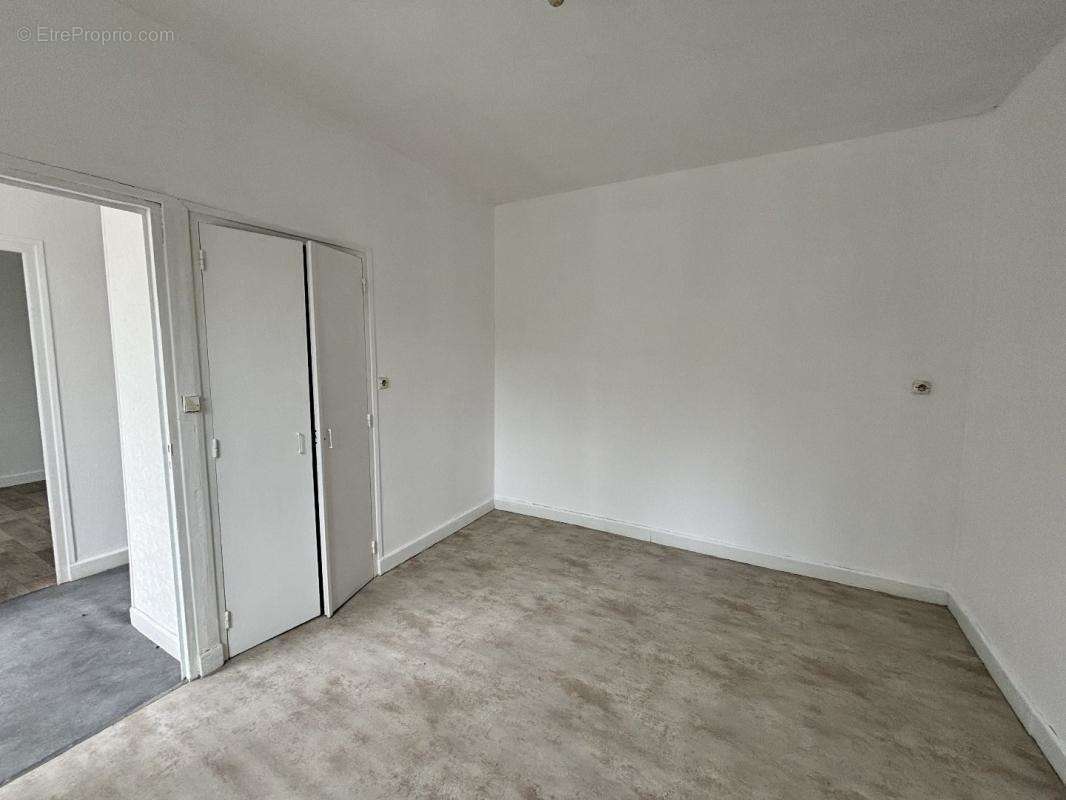 Appartement à YDES