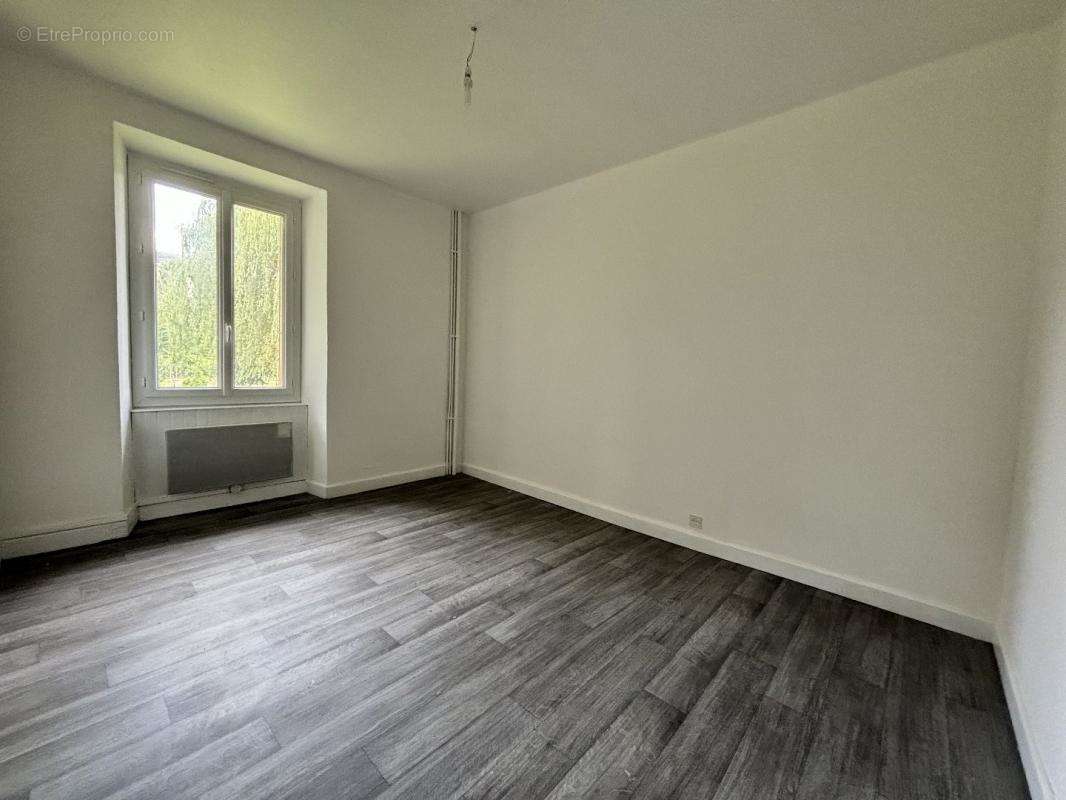 Appartement à YDES