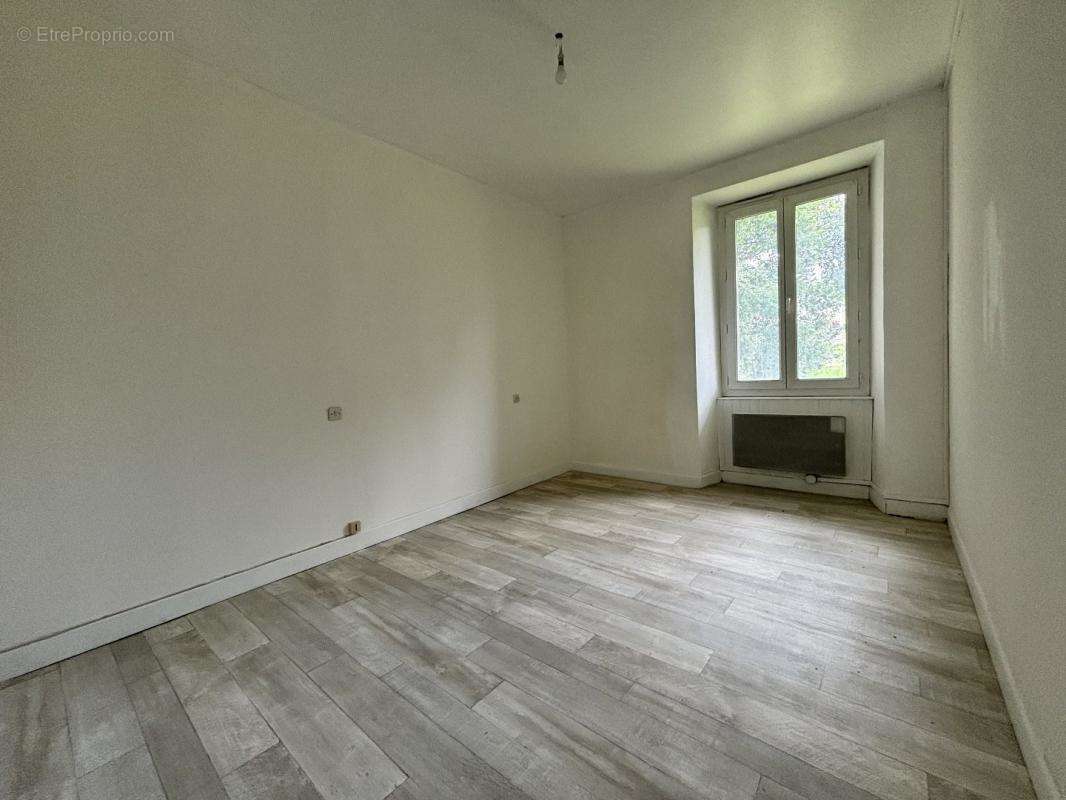 Appartement à YDES