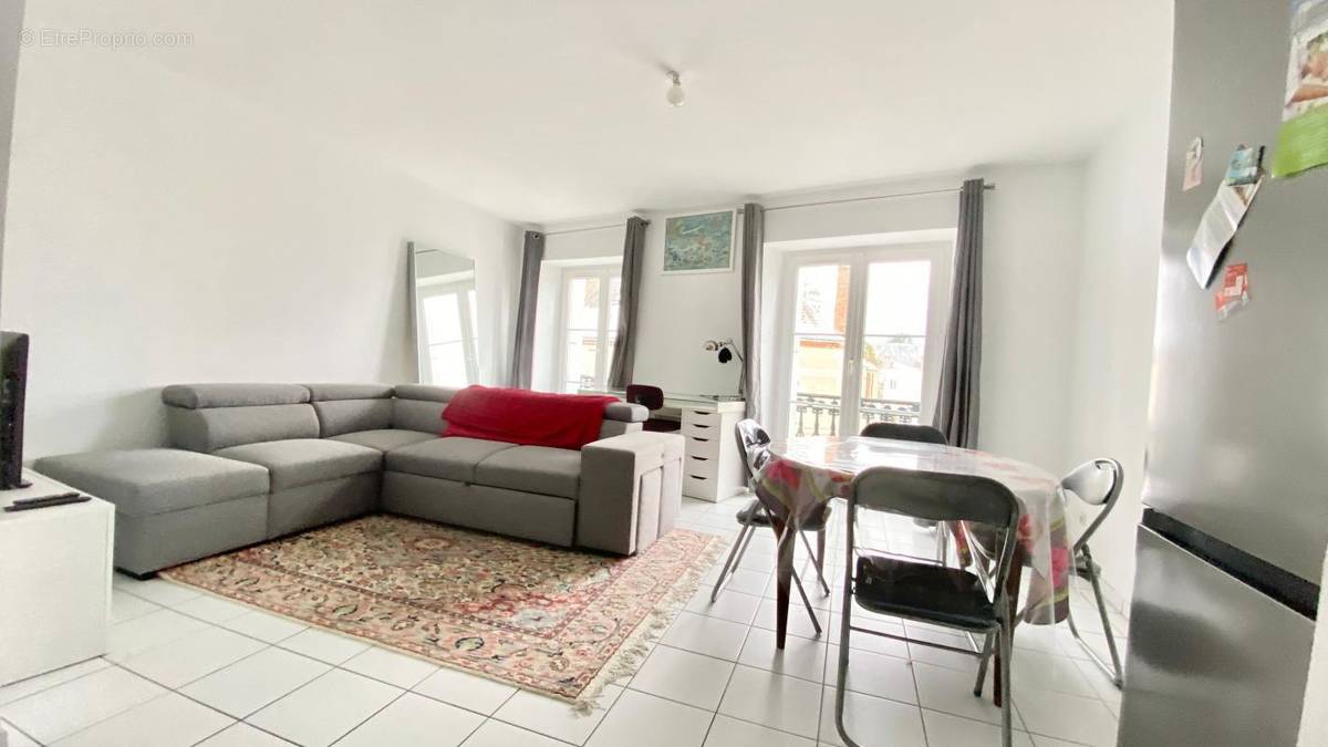 Appartement à TOURY