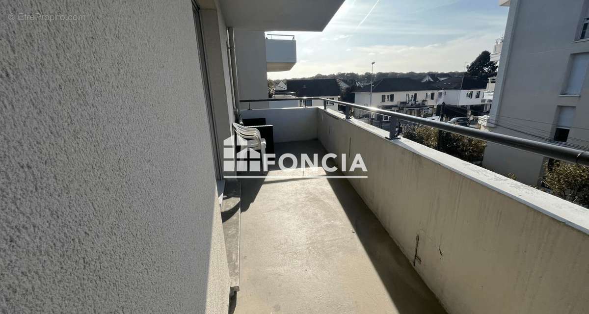 Appartement à COMBS-LA-VILLE