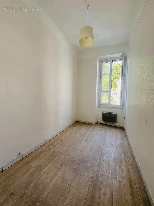 Appartement à MARSEILLE-3E