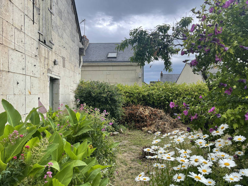 Maison à SAINT-CYR-EN-BOURG