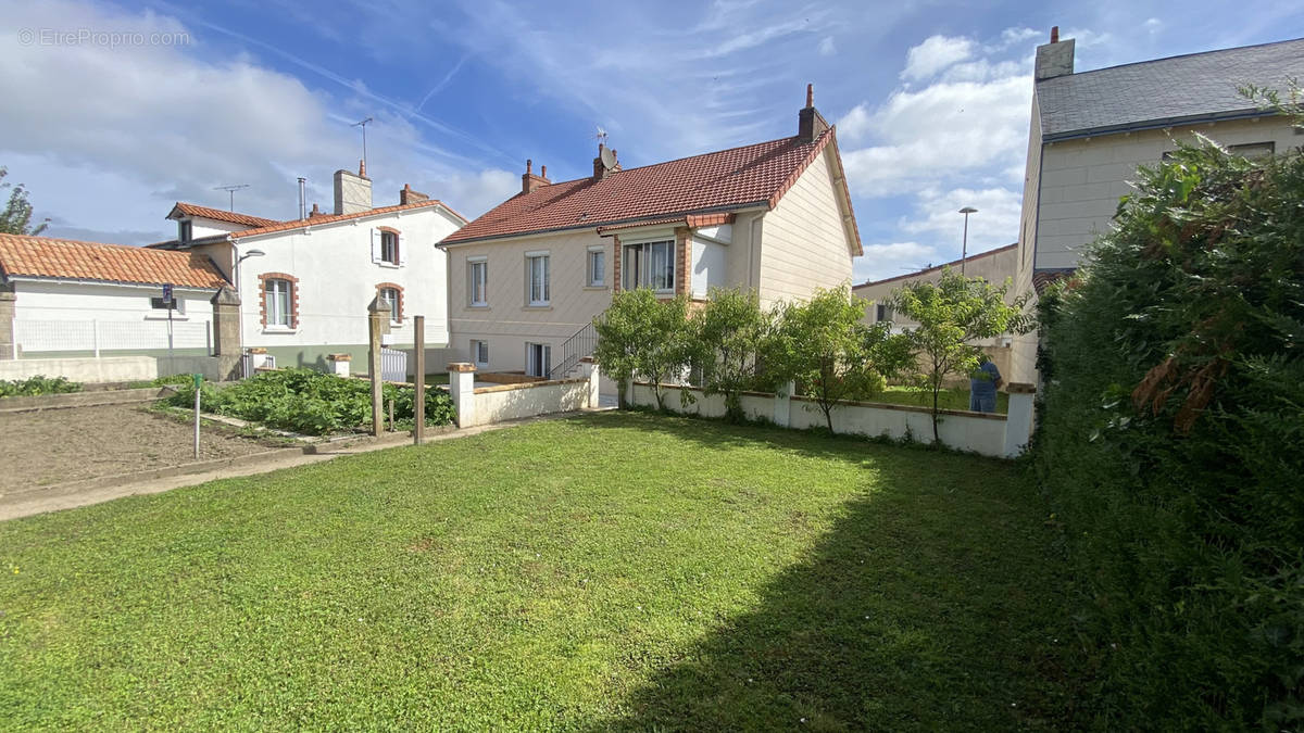 Maison à LES HERBIERS